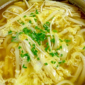 冷凍うどんで簡単♪えのきとふわふわたまごのうどん